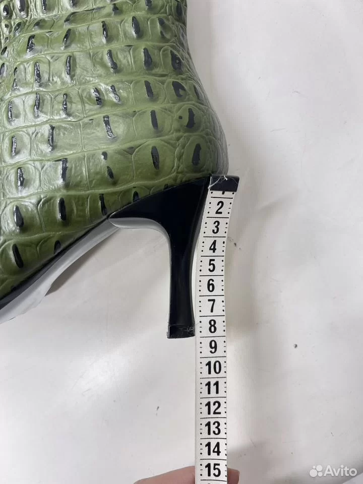 Женские ботильоны из натуральной кожи с тиснением под крокодил