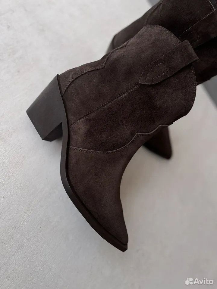 Женские низкие полусапоги-казаки из натуральной замши