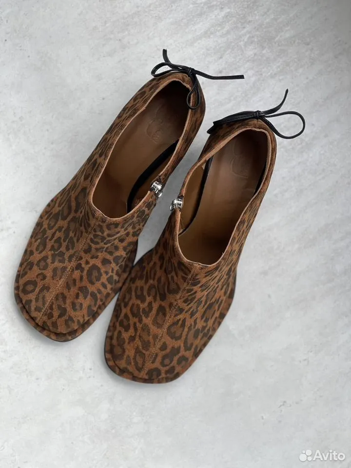 Женские закрытые туфли из натуральной замши