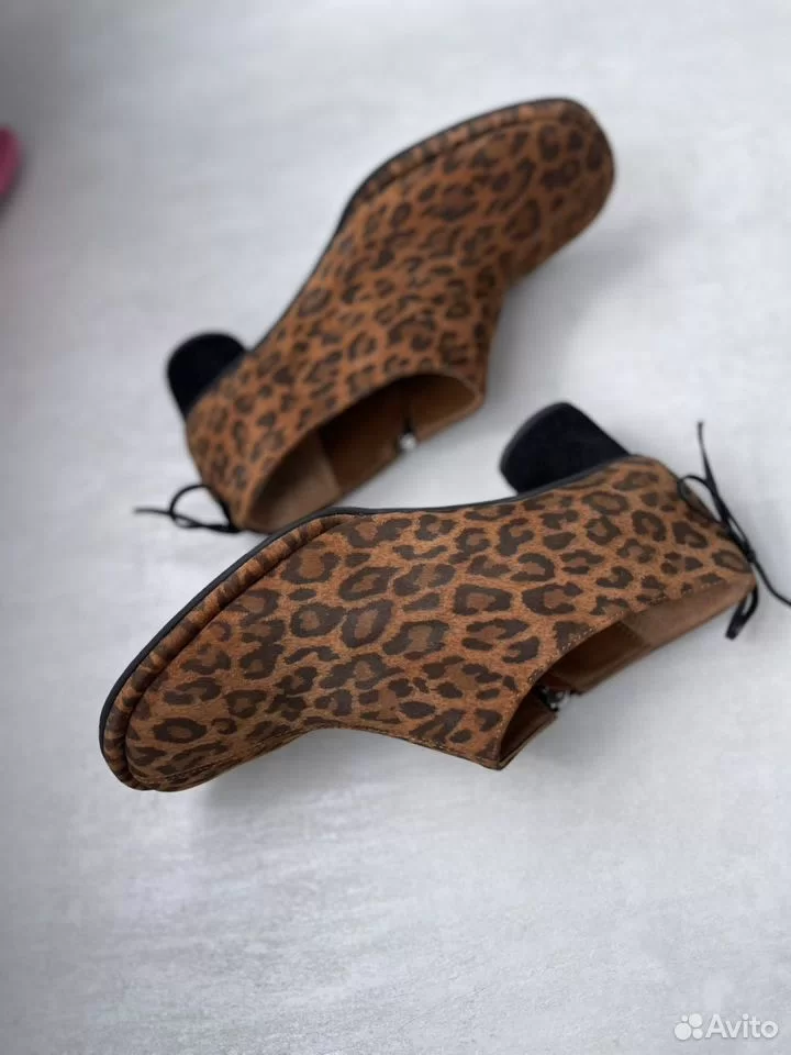 Женские закрытые туфли из натуральной замши