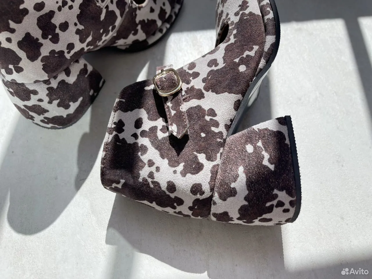 Женские замшевые туфли с принтом «корова»